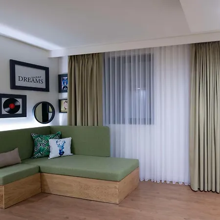 Hotel Hampton By Hilton Sirkeci 3*