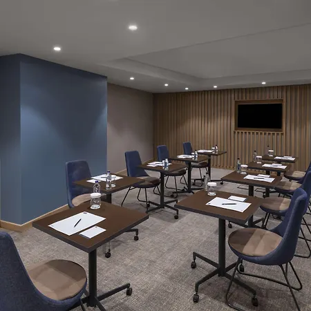 Hotel Hampton By Hilton Sirkeci 3*