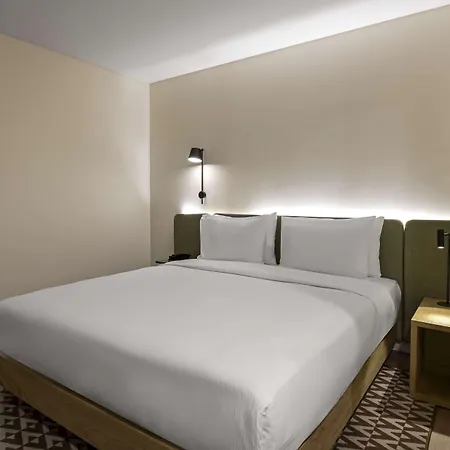 Hotel Hampton By Hilton Sirkeci 3*