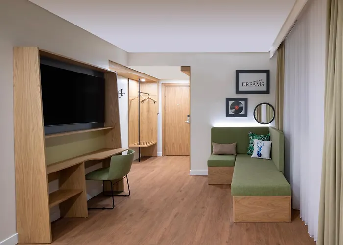 Hotel Hampton By Hilton Sirkeci 3*