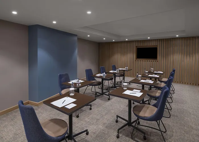 Hotel Hampton By Hilton Sirkeci 3*